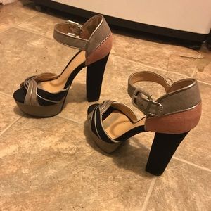 Women’s size 6  heels
